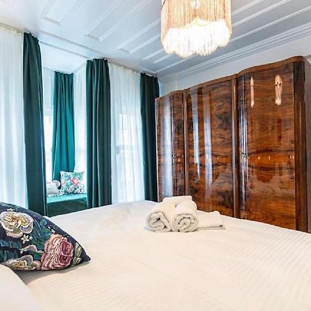 Historical 4-Br Home Steps From Besiktas Stadium & Bosphorus Views - Prime Nisantasi Location! Estambul Exterior foto