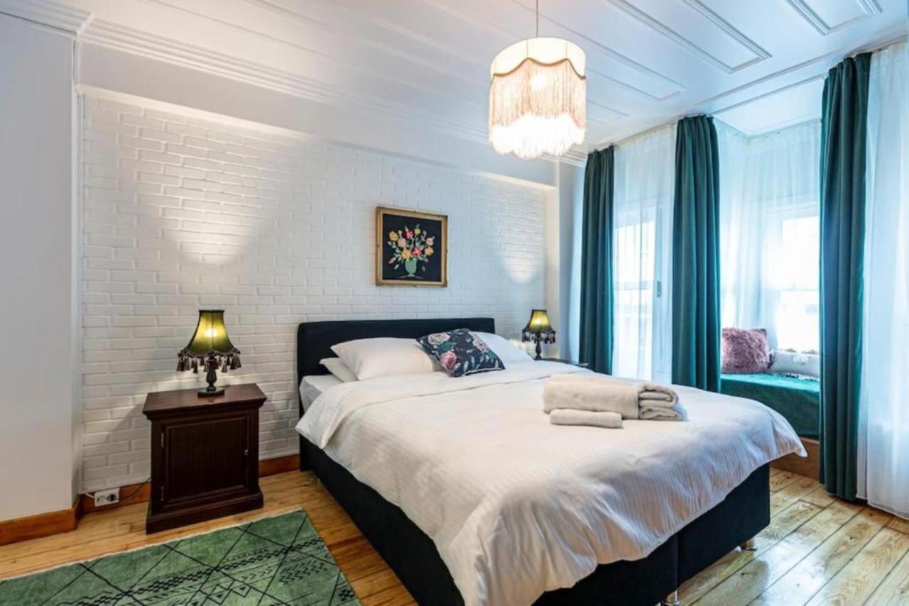 Historical 4-Br Home Steps From Besiktas Stadium & Bosphorus Views - Prime Nisantasi Location! Estambul Exterior foto