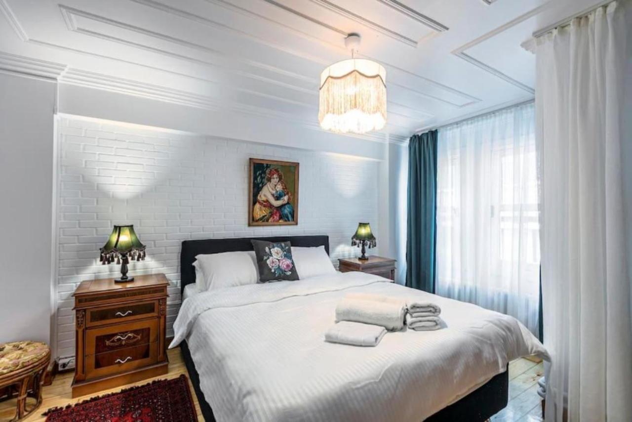 Historical 4-Br Home Steps From Besiktas Stadium & Bosphorus Views - Prime Nisantasi Location! Estambul Exterior foto