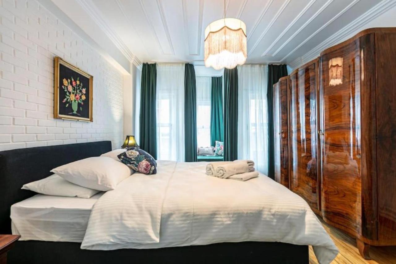 Historical 4-Br Home Steps From Besiktas Stadium & Bosphorus Views - Prime Nisantasi Location! Estambul Exterior foto