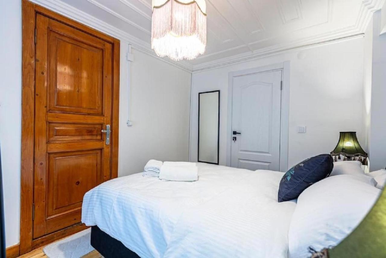 Historical 4-Br Home Steps From Besiktas Stadium & Bosphorus Views - Prime Nisantasi Location! Estambul Exterior foto