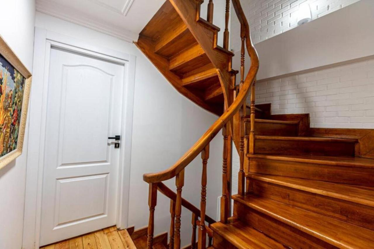 Historical 4-Br Home Steps From Besiktas Stadium & Bosphorus Views - Prime Nisantasi Location! Estambul Exterior foto