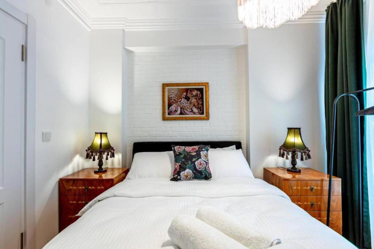 Historical 4-Br Home Steps From Besiktas Stadium & Bosphorus Views - Prime Nisantasi Location! Estambul Exterior foto