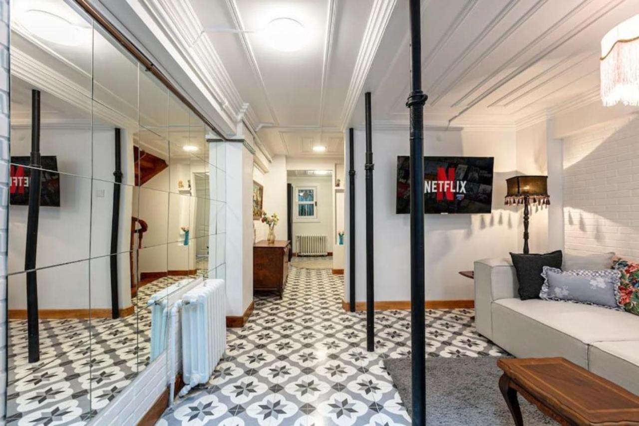Historical 4-Br Home Steps From Besiktas Stadium & Bosphorus Views - Prime Nisantasi Location! Estambul Exterior foto