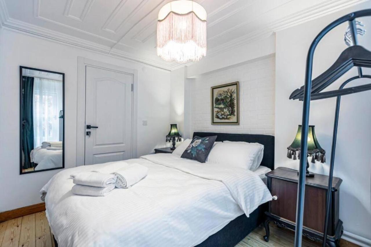 Historical 4-Br Home Steps From Besiktas Stadium & Bosphorus Views - Prime Nisantasi Location! Estambul Exterior foto