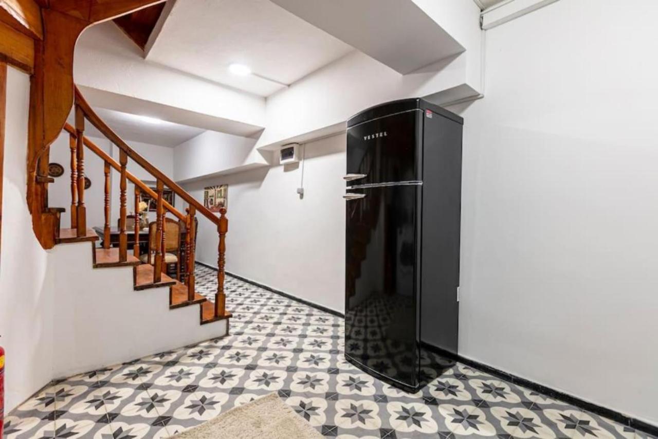 Historical 4-Br Home Steps From Besiktas Stadium & Bosphorus Views - Prime Nisantasi Location! Estambul Exterior foto