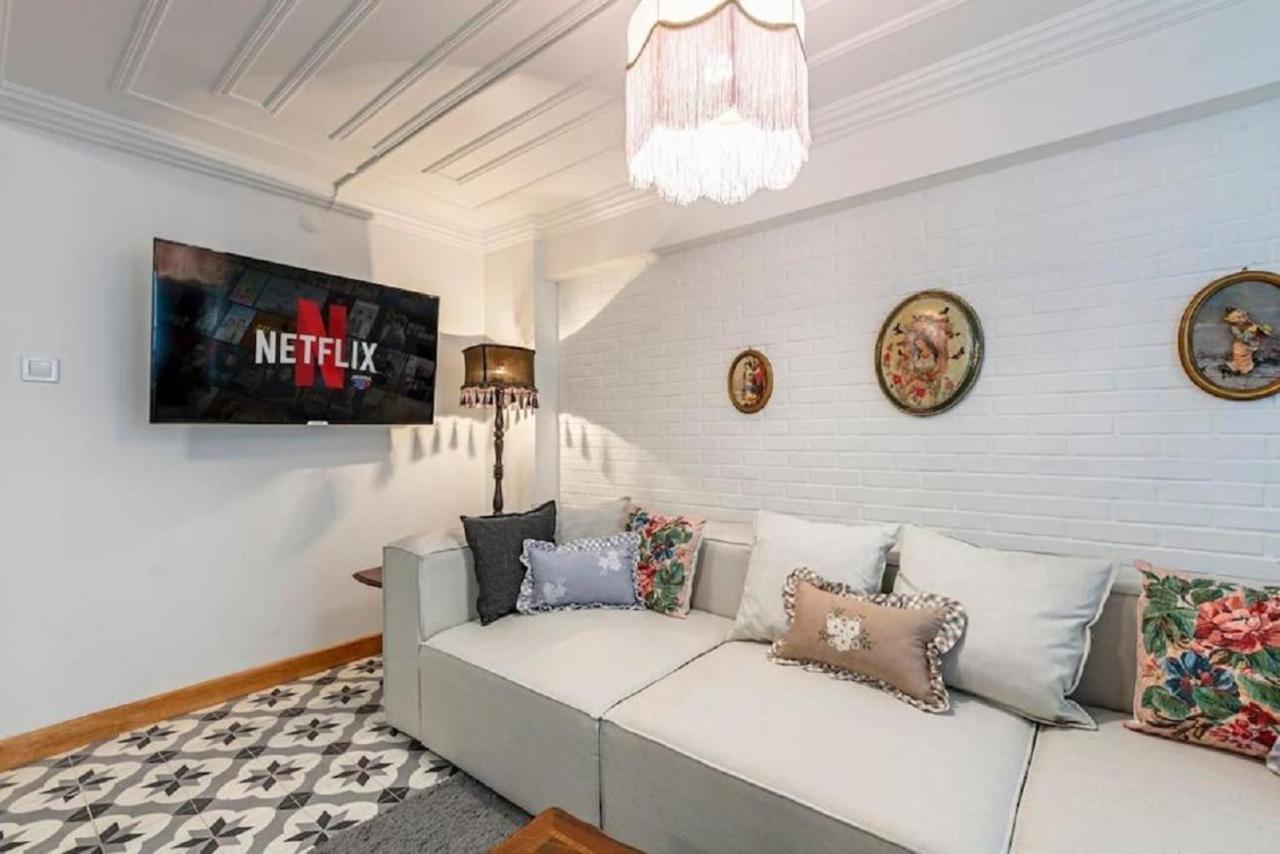 Historical 4-Br Home Steps From Besiktas Stadium & Bosphorus Views - Prime Nisantasi Location! Estambul Exterior foto